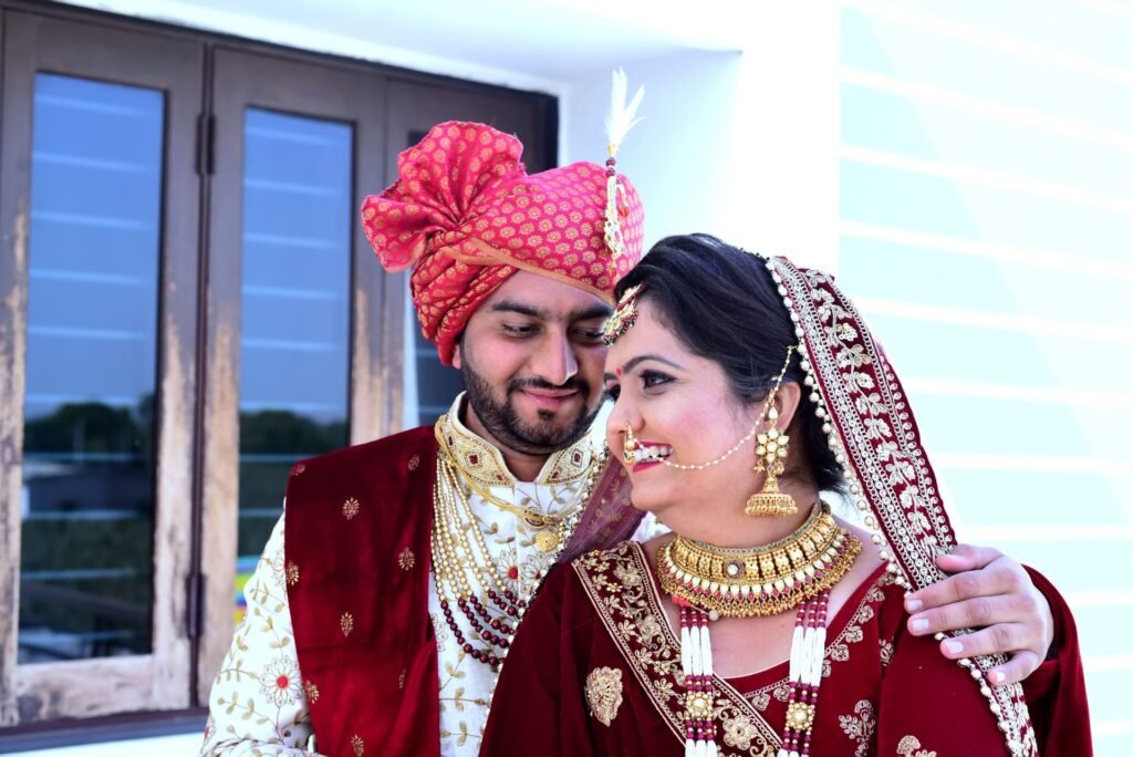Marriage Astrology in Mumbai: Couple in traditional wedding clothes